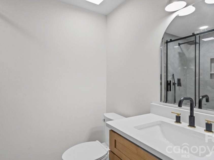 7234 Rollingridge Drive, Charlotte, NC 28211.  MLS# CAR4366421, YatesRealty ID 11134. 