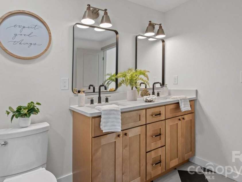 7234 Rollingridge Drive, Charlotte, NC 28211.  MLS# CAR4366421, YatesRealty ID 11134. 