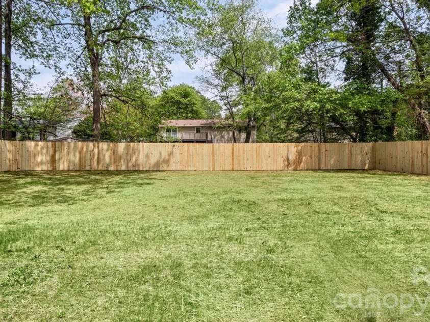 7234 Rollingridge Drive, Charlotte, NC 28211.  MLS# CAR4366421, YatesRealty ID 11134. 