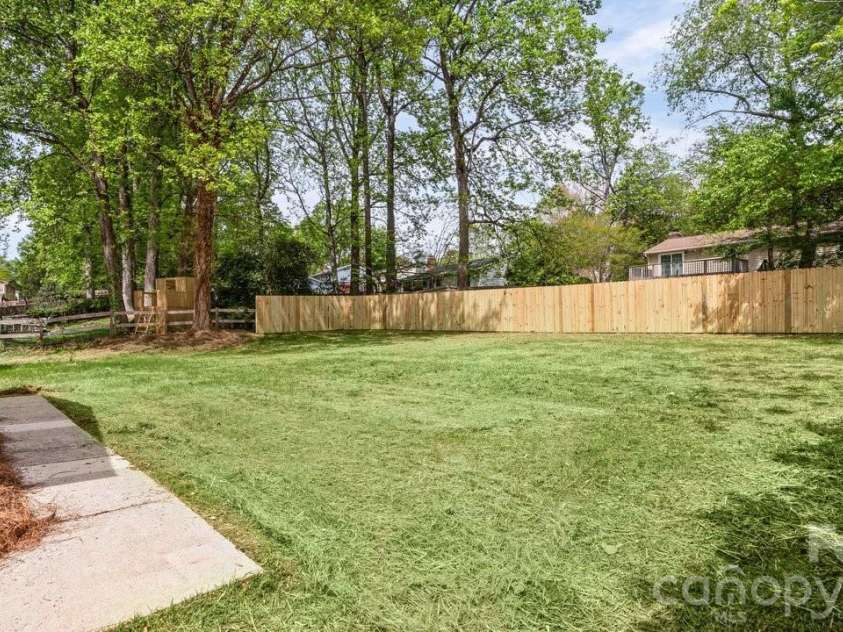 7234 Rollingridge Drive, Charlotte, NC 28211.  MLS# CAR4366421, YatesRealty ID 11134. 