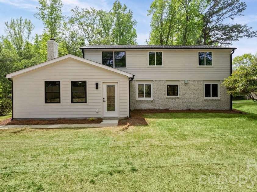 7234 Rollingridge Drive, Charlotte, NC 28211.  MLS# CAR4366421, YatesRealty ID 11134. 