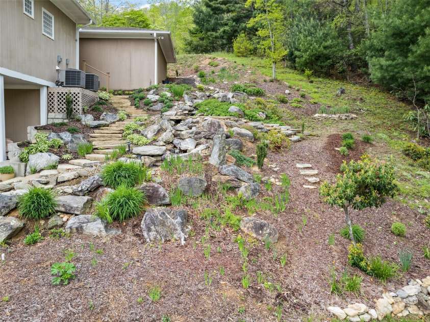 14 Chandra Lane, Clyde, NC 28721.  MLS# CAR4240475, YatesRealty ID 11138. 