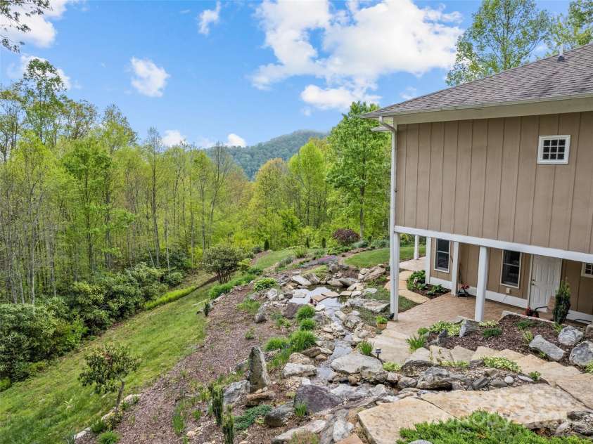 14 Chandra Lane, Clyde, NC 28721.  MLS# CAR4240475, YatesRealty ID 11138. 