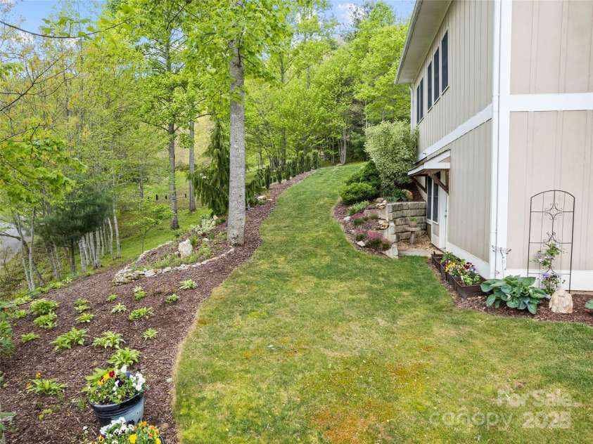 14 Chandra Lane, Clyde, NC 28721.  MLS# CAR4240475, YatesRealty ID 11138. 