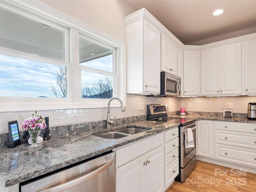 14 Chandra Lane, Clyde, NC 28721.  MLS# CAR4240475, YatesRealty ID 11138. 