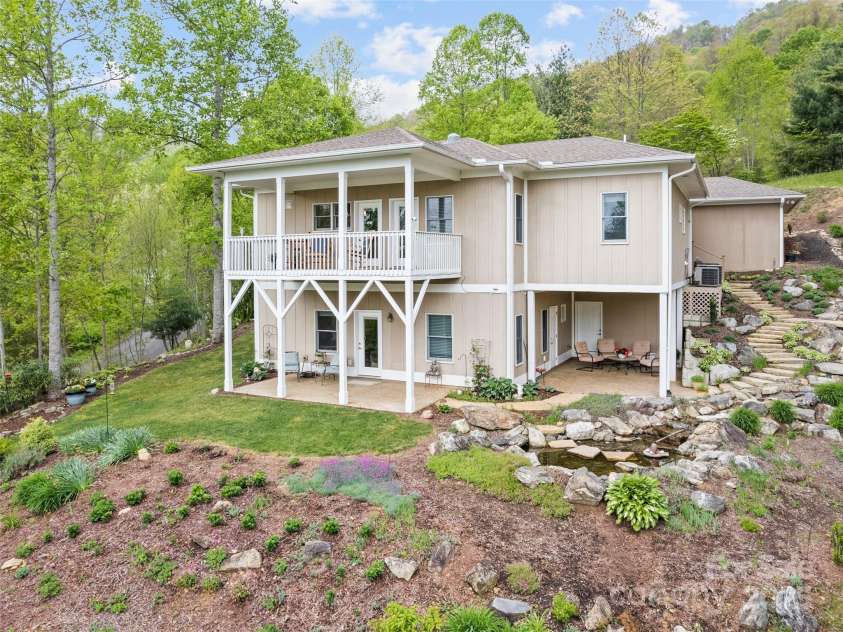 14 Chandra Lane, Clyde, NC 28721.  MLS# CAR4240475, YatesRealty ID 11138. 