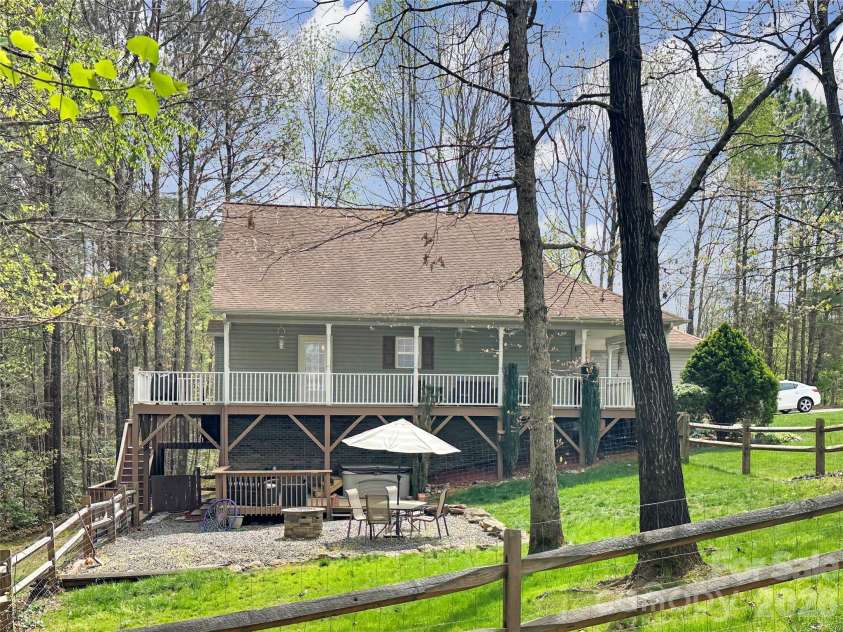 5106 Hanging Rock Court, Hickory, NC 28601.  MLS# CAR4366355, YatesRealty ID 11138. 