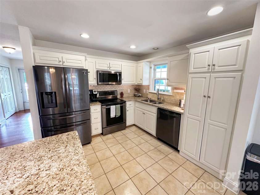 5106 Hanging Rock Court, Hickory, NC 28601.  MLS# CAR4366355, YatesRealty ID 11138. 