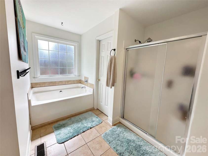 5106 Hanging Rock Court, Hickory, NC 28601.  MLS# CAR4366355, YatesRealty ID 11138. 