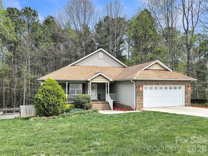 5106 Hanging Rock Court, Hickory, NC 28601.  MLS# CAR4366355, YatesRealty ID 11138. 