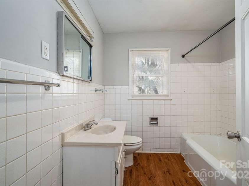 1547 Kings Road, Shelby, NC 28150.  MLS# CAR4225122, YatesRealty ID 11139. Bath