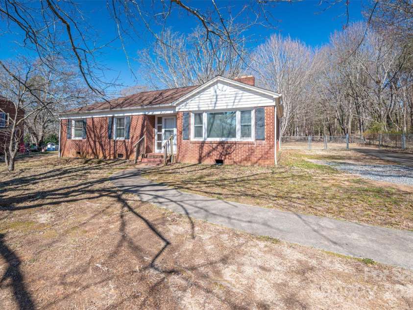 1547 Kings Road, Shelby, NC 28150.  MLS# CAR4225122, YatesRealty ID 11139. Front View