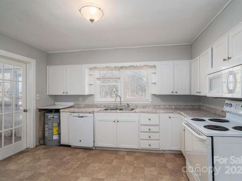1547 Kings Road, Shelby, NC 28150.  MLS# CAR4225122, YatesRealty ID 11139. Kitchen