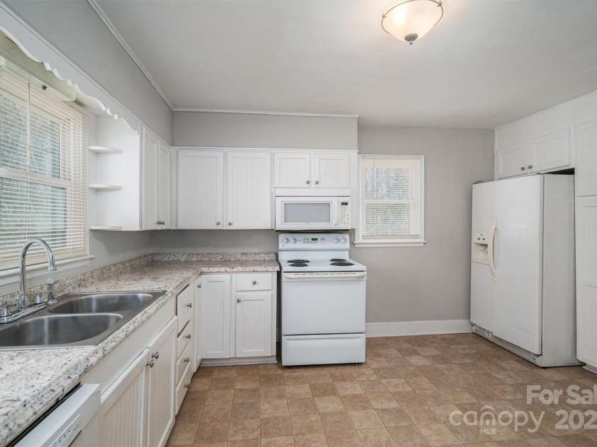 1547 Kings Road, Shelby, NC 28150.  MLS# CAR4225122, YatesRealty ID 11139. Kitchen