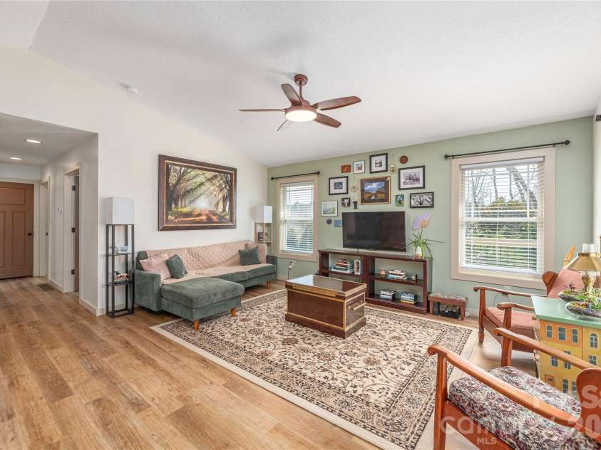 20 Golden Tree Lane, Asheville, NC 28806.  MLS# CAR4352934, YatesRealty ID 11140. 