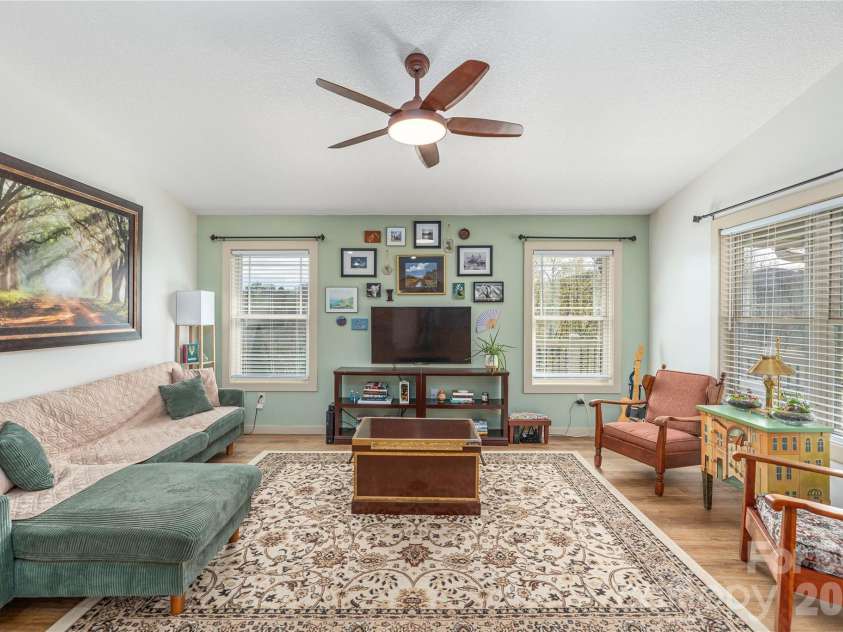 20 Golden Tree Lane, Asheville, NC 28806.  MLS# CAR4352934, YatesRealty ID 11140. 