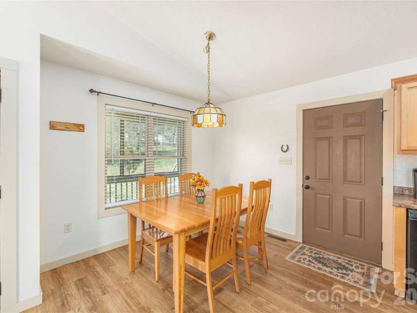 20 Golden Tree Lane, Asheville, NC 28806.  MLS# CAR4352934, YatesRealty ID 11140. 