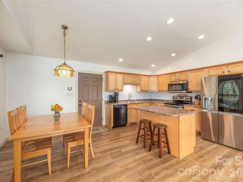 20 Golden Tree Lane, Asheville, NC 28806.  MLS# CAR4352934, YatesRealty ID 11140. 