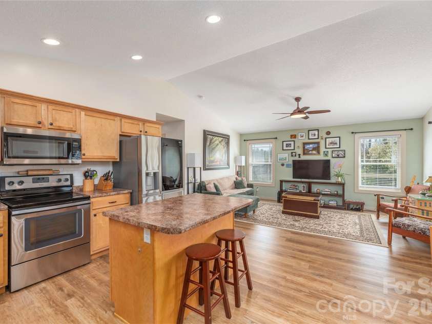 20 Golden Tree Lane, Asheville, NC 28806.  MLS# CAR4352934, YatesRealty ID 11140. 