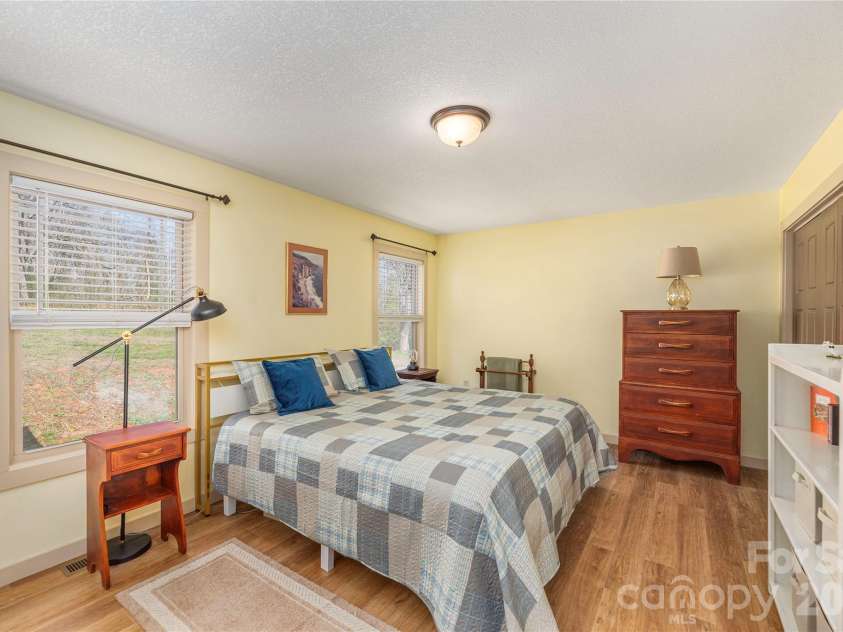 20 Golden Tree Lane, Asheville, NC 28806.  MLS# CAR4352934, YatesRealty ID 11140. 