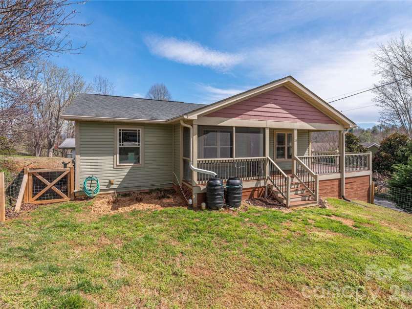 20 Golden Tree Lane, Asheville, NC 28806.  MLS# CAR4352934, YatesRealty ID 11140. 