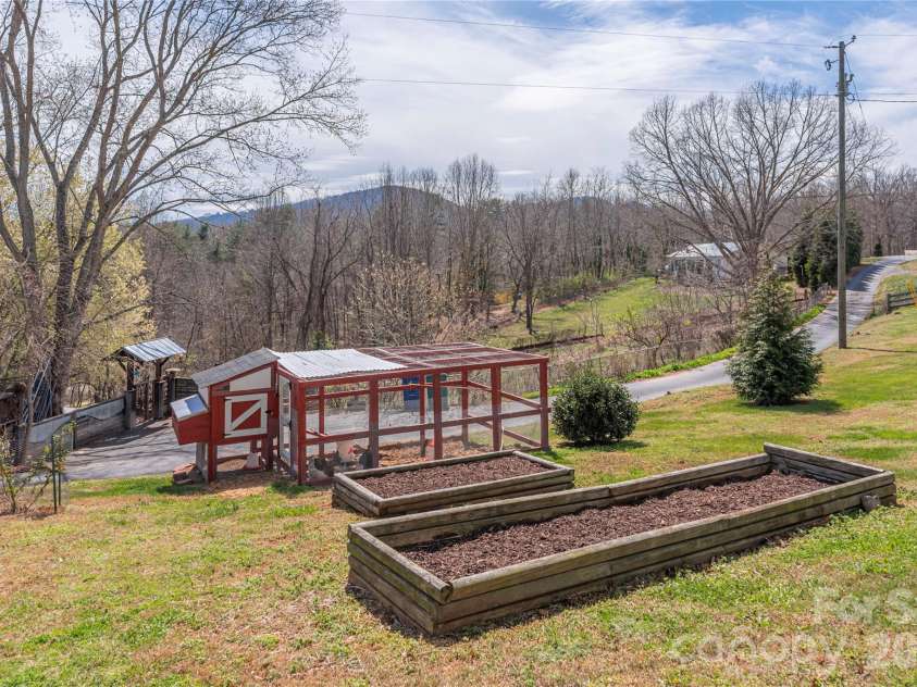20 Golden Tree Lane, Asheville, NC 28806.  MLS# CAR4352934, YatesRealty ID 11140. 