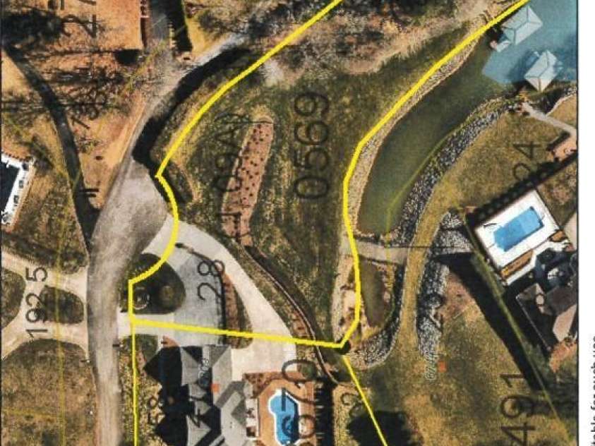 5809 Selkirk Drive, Hickory, NC 28601.  MLS# CAR4235652, YatesRealty ID 11140. Double Lot