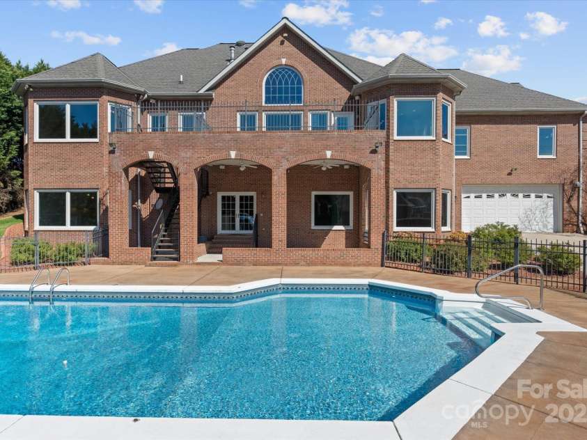 5809 Selkirk Drive, Hickory, NC 28601.  MLS# CAR4235652, YatesRealty ID 11140. In gound Pool