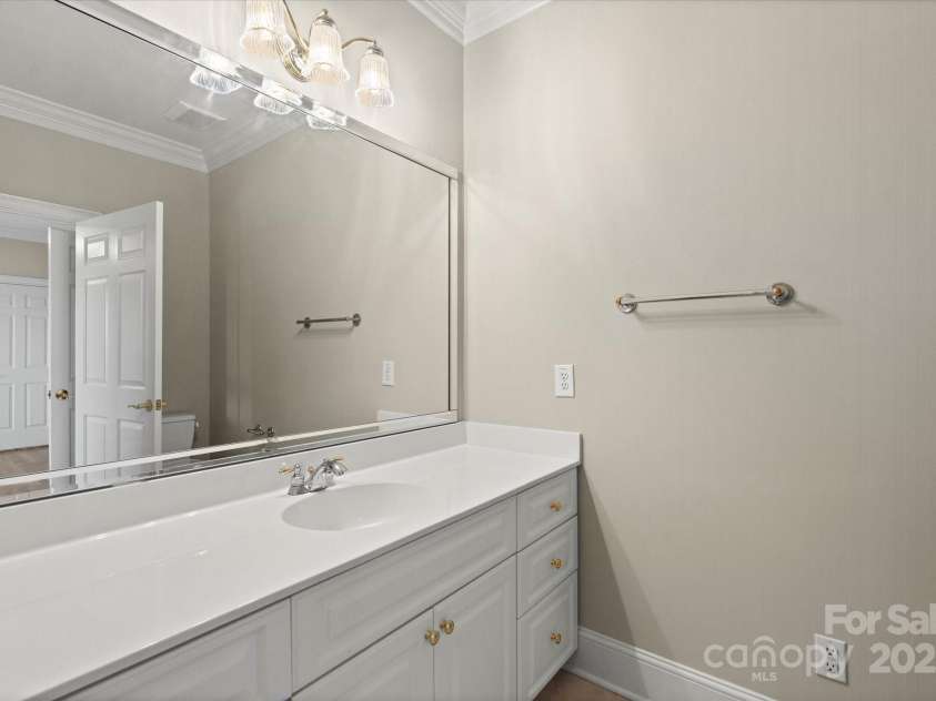 5809 Selkirk Drive, Hickory, NC 28601.  MLS# CAR4235652, YatesRealty ID 11140. Main level full bath