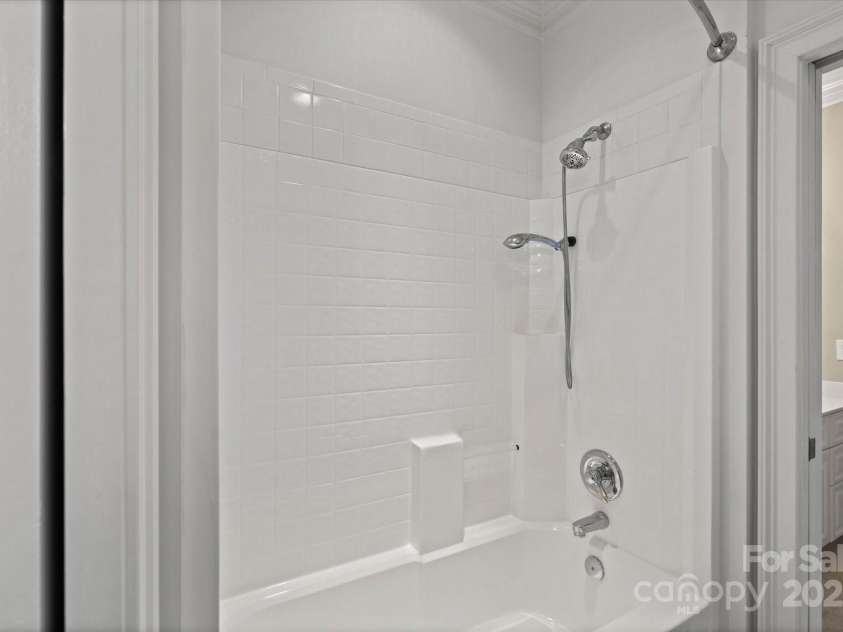 5809 Selkirk Drive, Hickory, NC 28601.  MLS# CAR4235652, YatesRealty ID 11140. Main level full bath