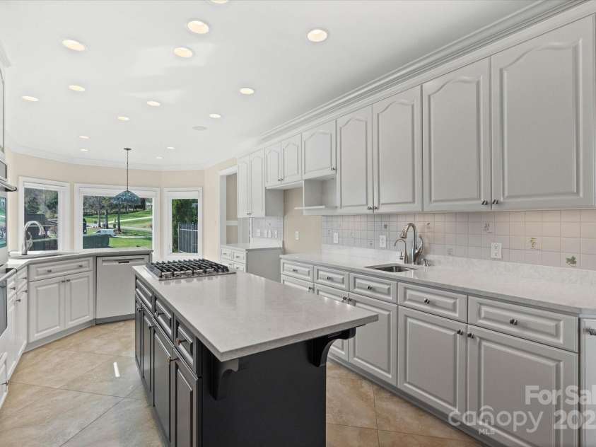 5809 Selkirk Drive, Hickory, NC 28601.  MLS# CAR4235652, YatesRealty ID 11140. Main level kitchen