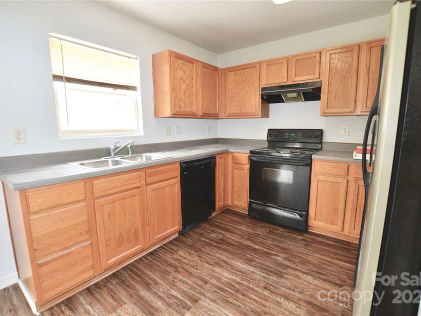14608 Arlandes Drive, Charlotte, NC 28278.  MLS# CAR4246010, YatesRealty ID 11145. 