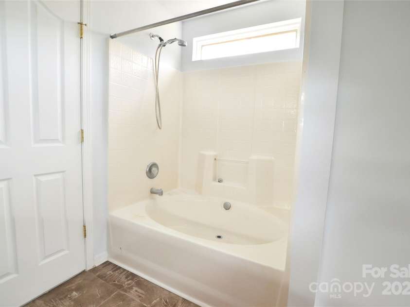 14608 Arlandes Drive, Charlotte, NC 28278.  MLS# CAR4246010, YatesRealty ID 11145. 