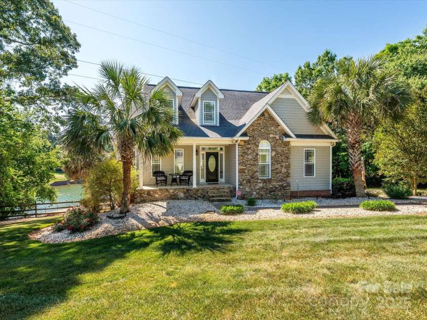 125 Mariner Pointe Lane, Mooresville, NC 28117.  MLS# CAR4252558, YatesRealty ID 11147. 