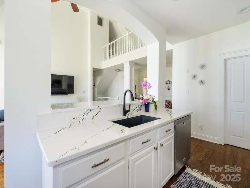 125 Mariner Pointe Lane, Mooresville, NC 28117.  MLS# CAR4252558, YatesRealty ID 11147. 