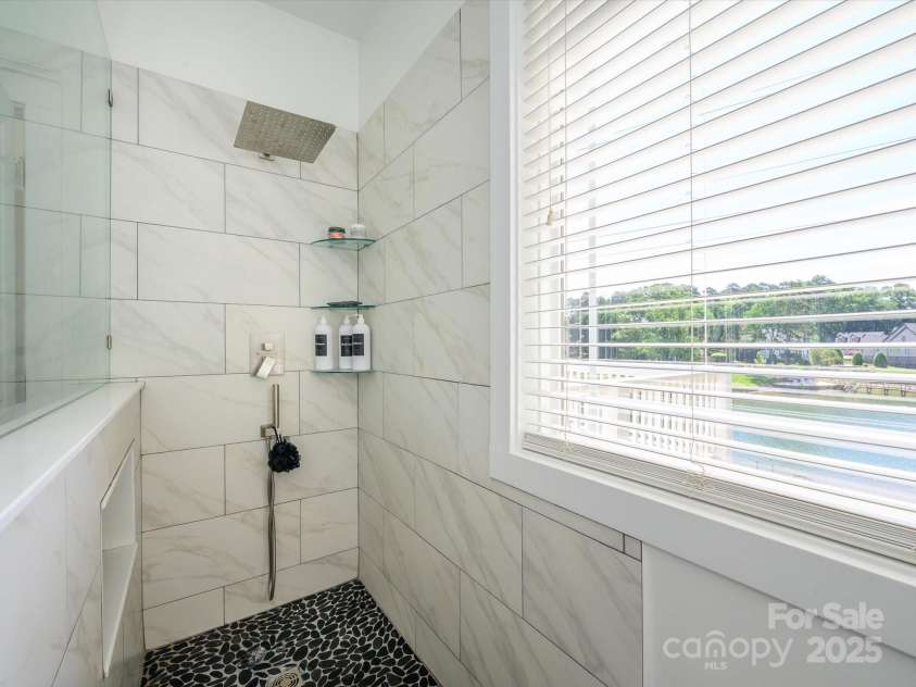 125 Mariner Pointe Lane, Mooresville, NC 28117.  MLS# CAR4252558, YatesRealty ID 11147. 