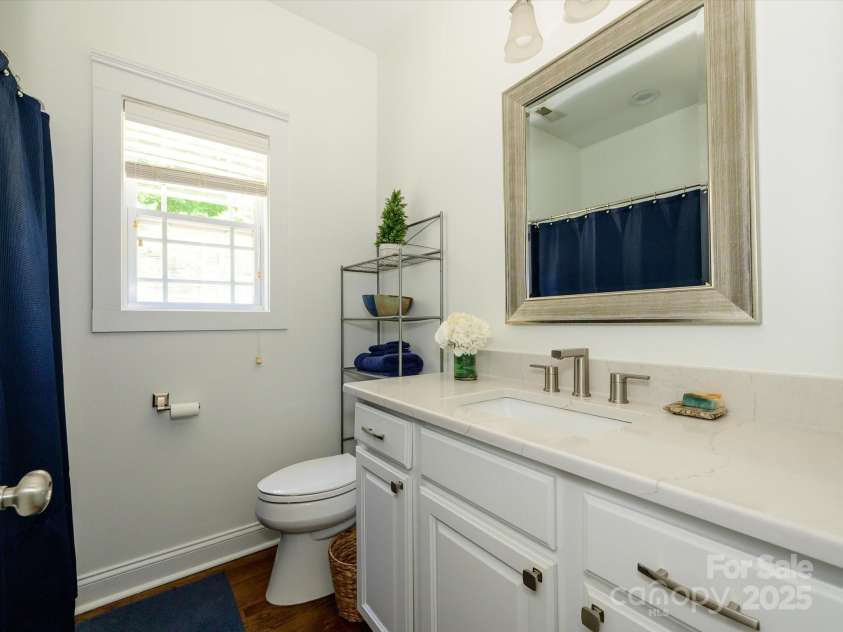 125 Mariner Pointe Lane, Mooresville, NC 28117.  MLS# CAR4252558, YatesRealty ID 11147. 