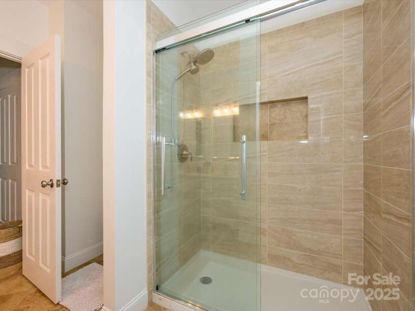 125 Mariner Pointe Lane, Mooresville, NC 28117.  MLS# CAR4252558, YatesRealty ID 11147. 