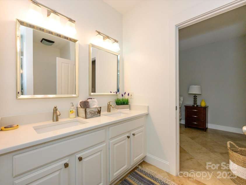 125 Mariner Pointe Lane, Mooresville, NC 28117.  MLS# CAR4252558, YatesRealty ID 11147. 