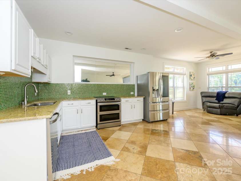 125 Mariner Pointe Lane, Mooresville, NC 28117.  MLS# CAR4252558, YatesRealty ID 11147. 