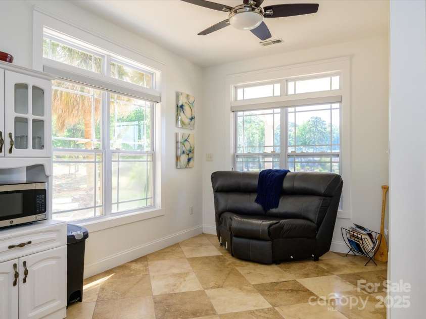 125 Mariner Pointe Lane, Mooresville, NC 28117.  MLS# CAR4252558, YatesRealty ID 11147. 