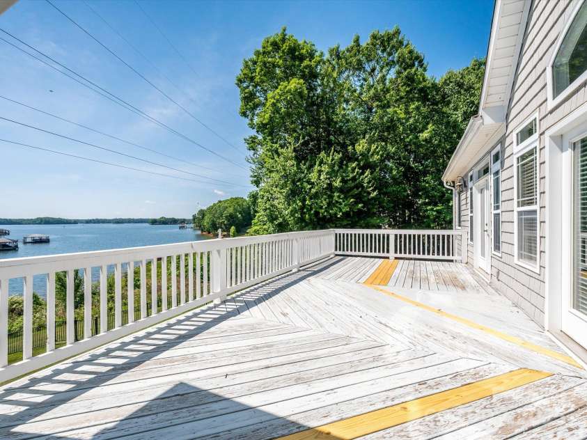 125 Mariner Pointe Lane, Mooresville, NC 28117.  MLS# CAR4252558, YatesRealty ID 11147. 