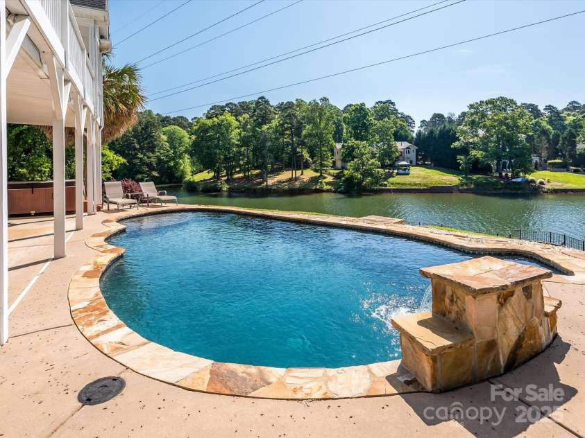 125 Mariner Pointe Lane, Mooresville, NC 28117.  MLS# CAR4252558, YatesRealty ID 11147. 