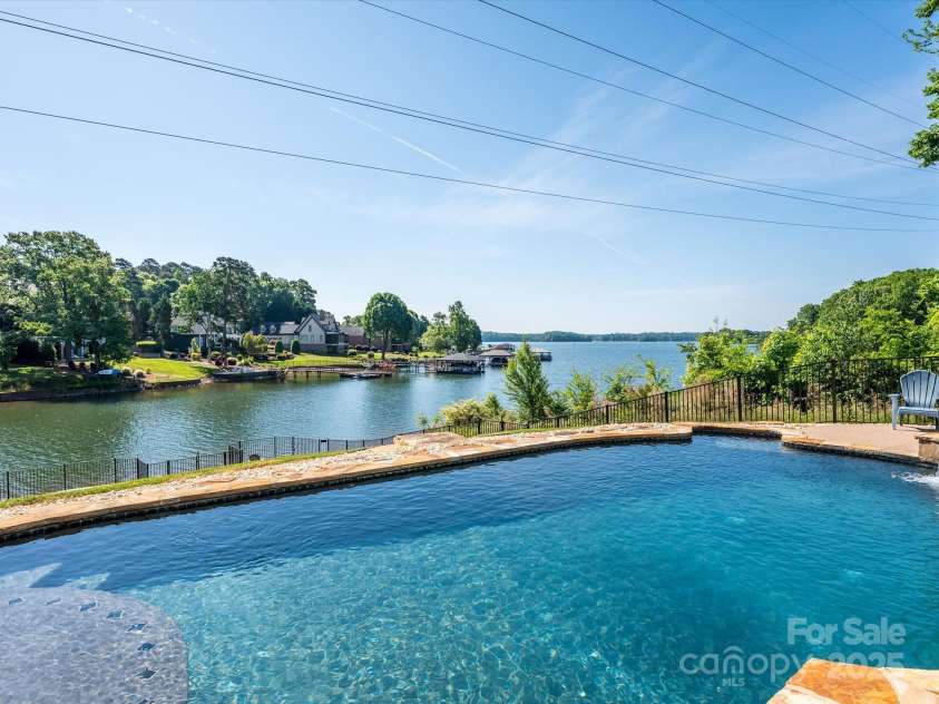 125 Mariner Pointe Lane, Mooresville, NC 28117.  MLS# CAR4252558, YatesRealty ID 11147. 