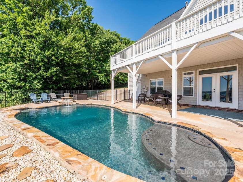 125 Mariner Pointe Lane, Mooresville, NC 28117.  MLS# CAR4252558, YatesRealty ID 11147. 