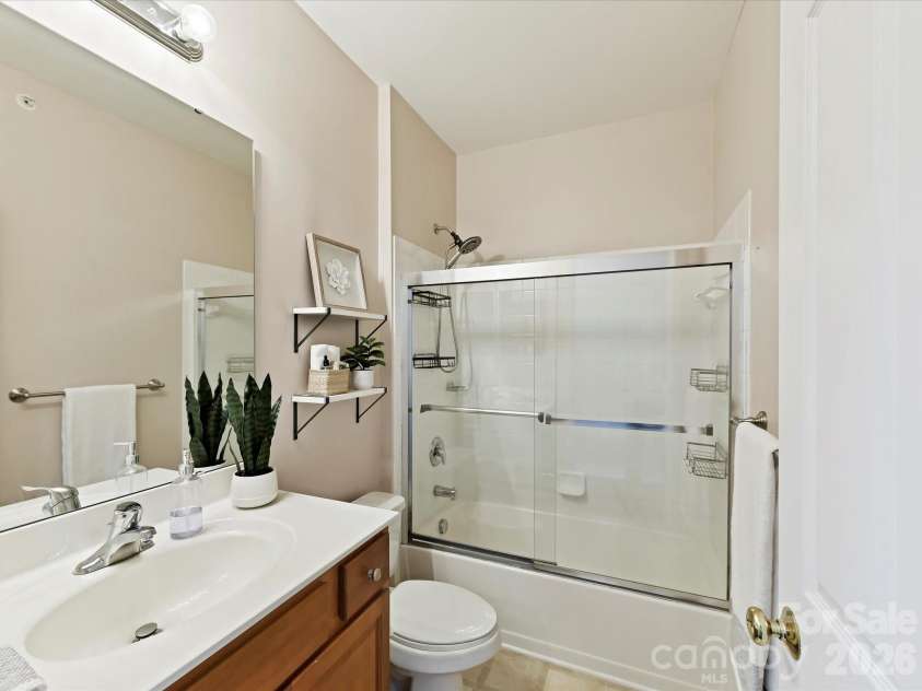 9145 Mcdowell Creek Court, Cornelius, NC 28031.  MLS# CAR4336946, YatesRealty ID 11148. Full Bath with tub/shower!