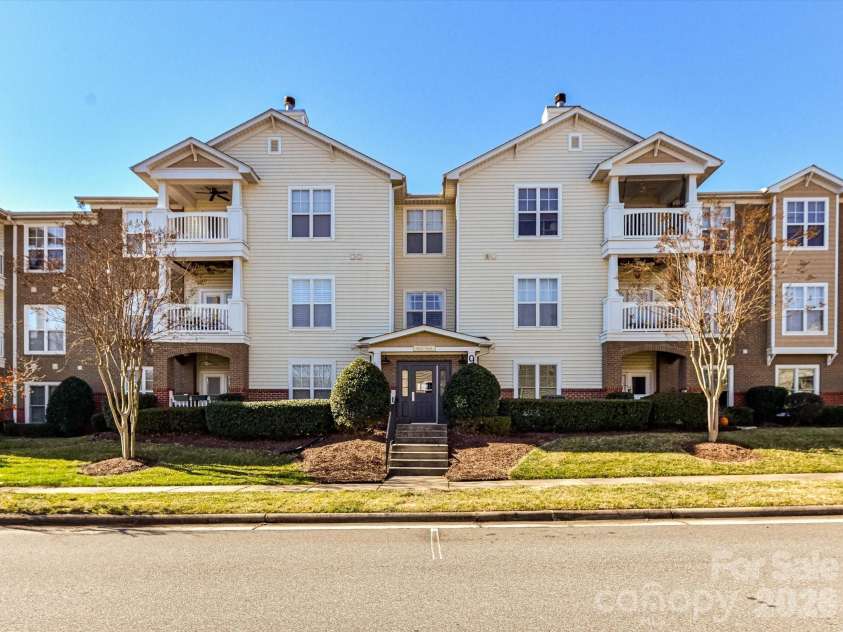 9145 Mcdowell Creek Court, Cornelius, NC 28031.  MLS# CAR4336946, YatesRealty ID 11148. Highly desirable, 2 Bedroom, 2 Bath condo with office, licated in the heart of Cornelius! 