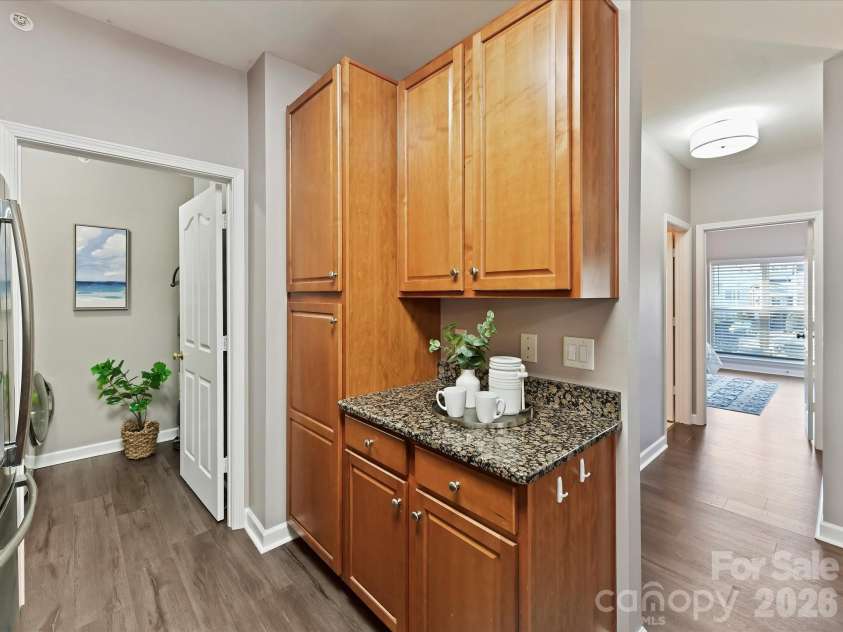 9145 Mcdowell Creek Court, Cornelius, NC 28031.  MLS# CAR4336946, YatesRealty ID 11148. Kitchen features granite counters, stainless steel appliances, plenty of cabinets for storage, breakfast bar & dining area! 
