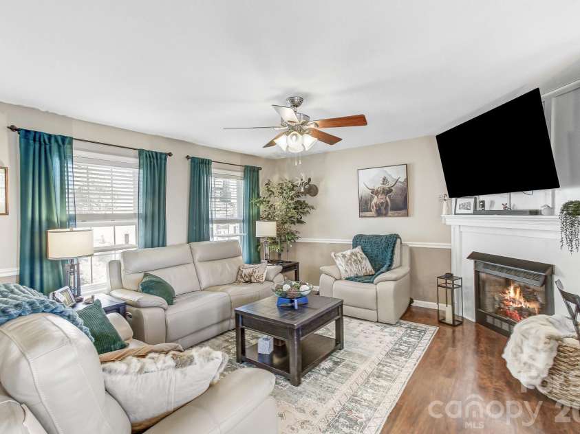 92 Willow Bend, Hendersonville, NC 28792.  MLS# CAR4344967, YatesRealty ID 11149. 