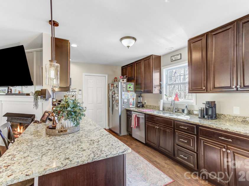 92 Willow Bend, Hendersonville, NC 28792.  MLS# CAR4344967, YatesRealty ID 11149. 